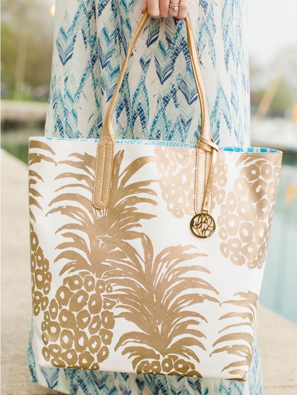 Women’s LILLY PULITZER Gold pineapple Reversible shopping tote- La Via Loca